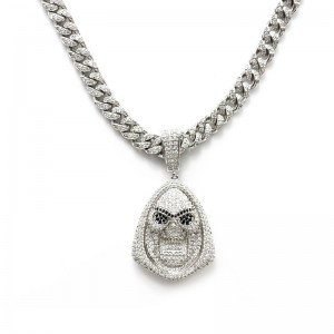 The new hip-hop-encrusted zircon demon head looks like a diamond necklace